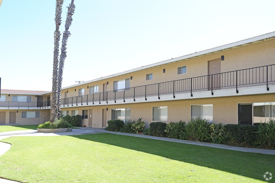 560 W Gonzales Rd, Oxnard, CA à vendre - Photo de l’immeuble – Image 3 sur 5