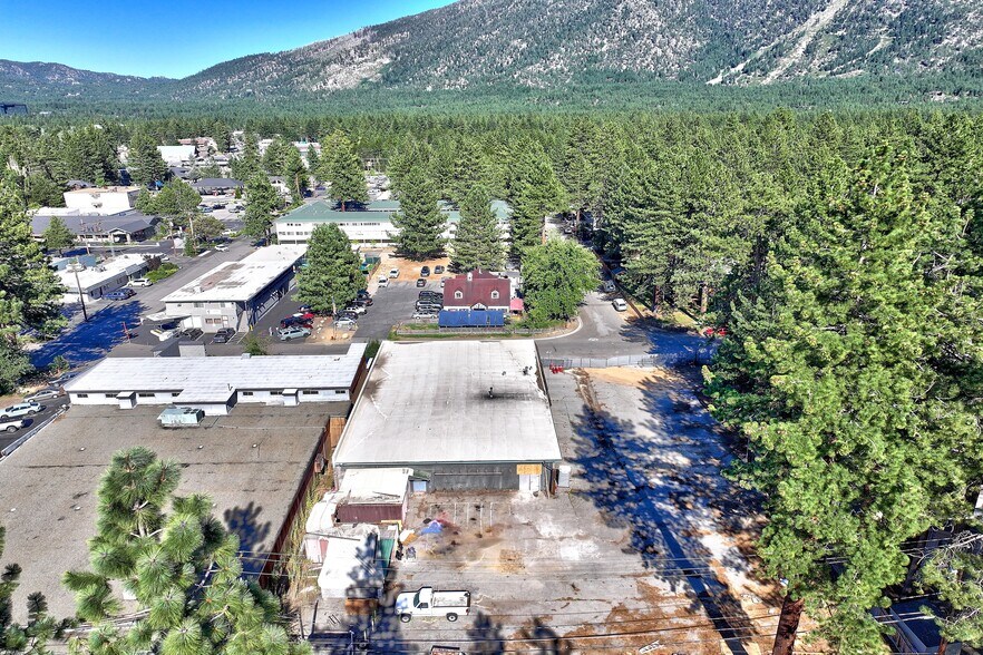 1050 Fremont Ave, South Lake Tahoe, CA à vendre - Photo de l’immeuble – Image 3 sur 36