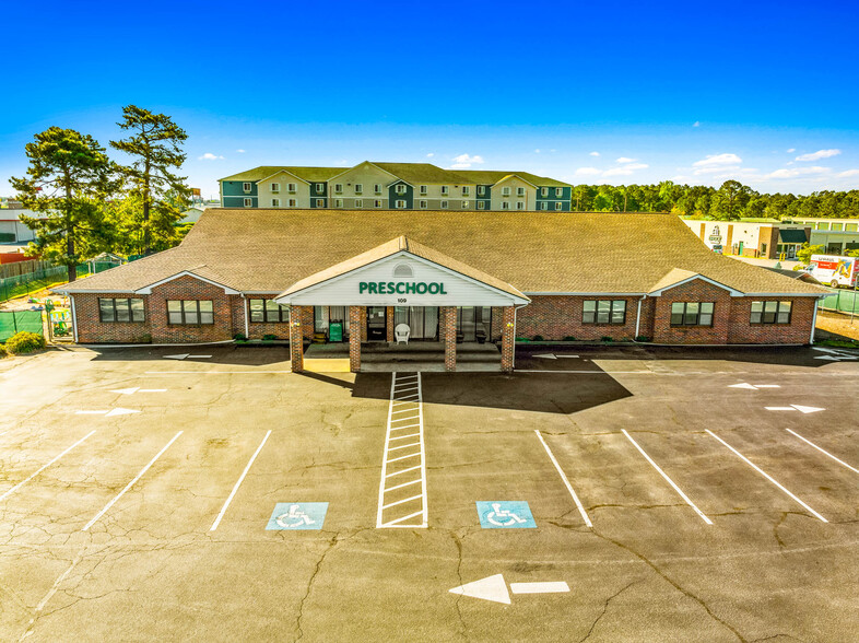 109 W Perry Rd, Myrtle Beach, SC à vendre - Photo de l’immeuble – Image 1 sur 10