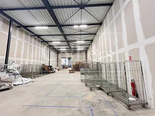 Plus de détails pour Bureau, Local d'activités à louer