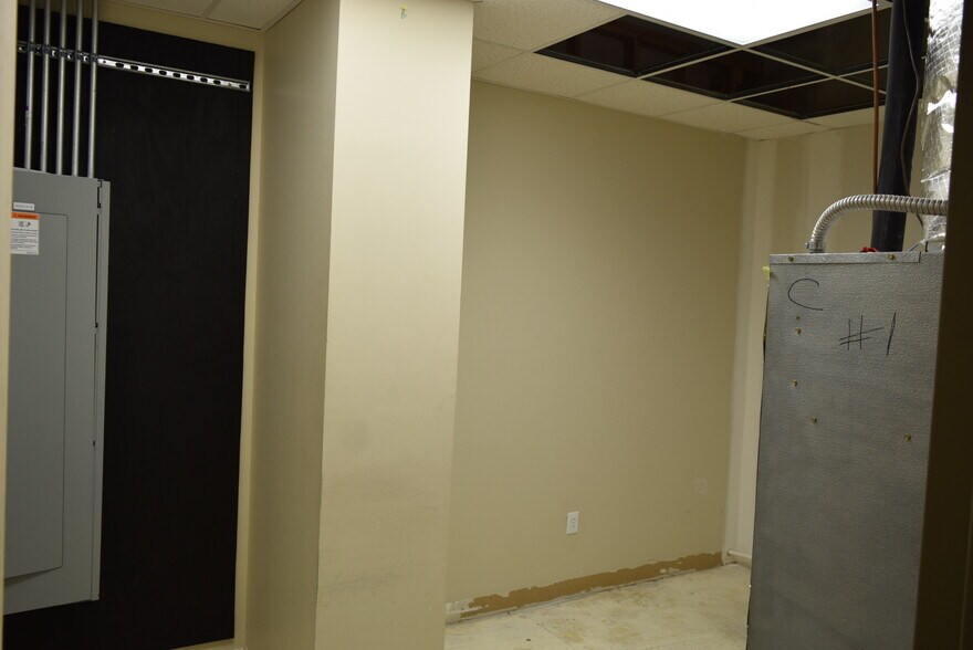 149-151 Freeman St, Tullahoma, TN à louer - Photo intérieure – Image 2 sur 6