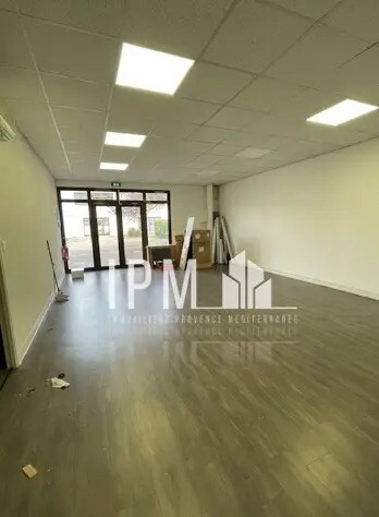 Local commercial dans Gémenos à louer - Photo intérieure – Image 2 sur 4