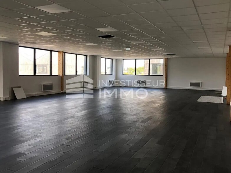 Industriel/Logistique dans Serris à vendre - Photo intérieure – Image 3 sur 10