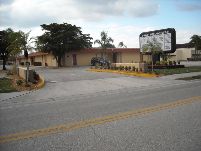 3900 Broadway Ave, Fort Myers, FL à vendre Photo principale– Image 1 sur 10