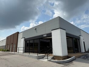 11861-11865 Westline Industrial Dr, Saint Louis, MO à louer Photo de l’immeuble– Image 1 sur 5