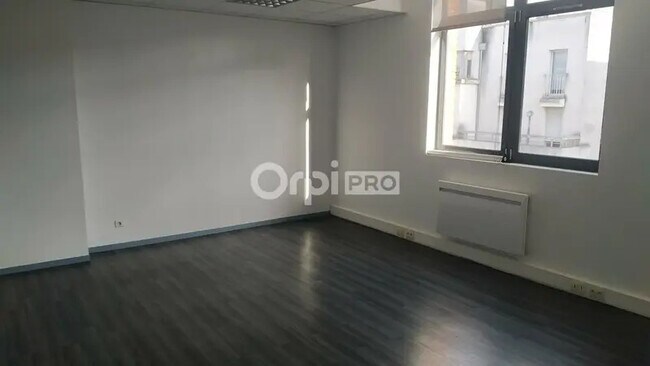 Plus de détails pour Bureau à louer