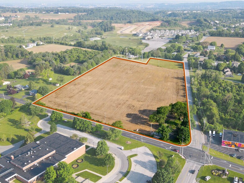 2605 Springwood Rd, York, PA à vendre - Photo de l’immeuble – Image 3 sur 5