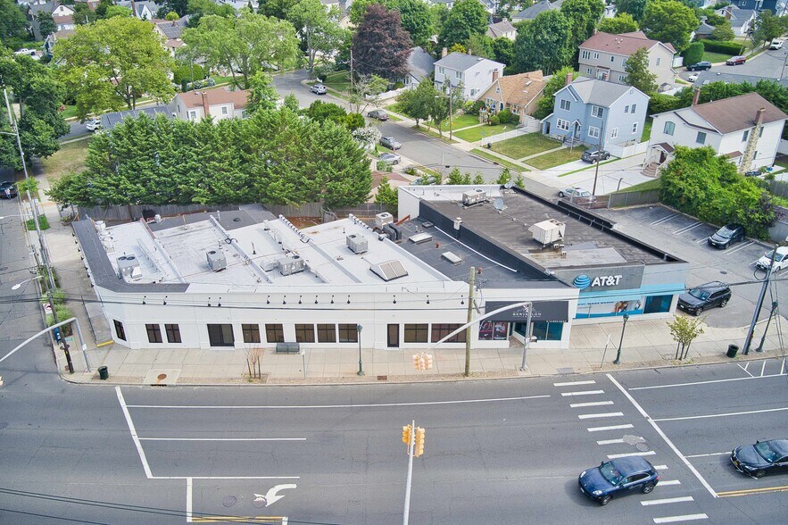 190-196 Merrick Rd, Merrick, NY à louer - Photo de l’immeuble – Image 1 sur 11