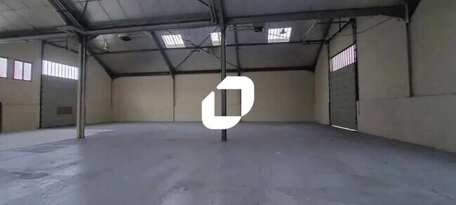 Plus de détails pour Bureau, Local d'activités à louer