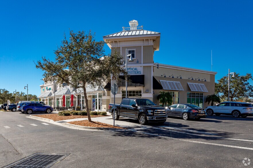 252 Harbor Village Ln, Apollo Beach, FL à louer - Photo de l’immeuble – Image 3 sur 8