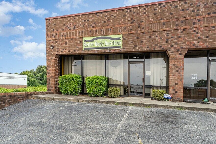 2641 Randleman Rd, Greensboro, NC à louer - Photo de l’immeuble – Image 3 sur 3