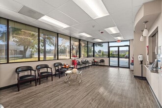 17325 Red Oak Dr, Houston, TX à vendre Photo intérieure– Image 2 sur 13