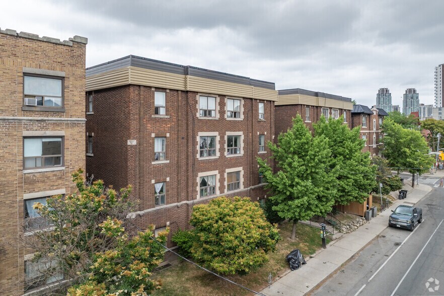 231 Vaughan Rd, Toronto, ON à vendre - Photo de l’immeuble – Image 3 sur 23