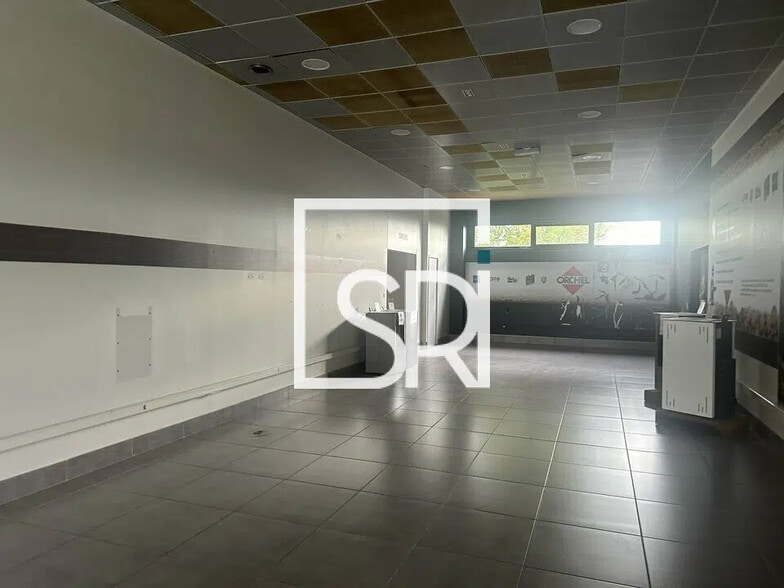 Local commercial dans Charmeil à vendre - Photo de l’immeuble – Image 3 sur 11