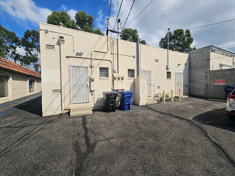 632-700 E COLORADO ST portefeuille de 2 biens à vendre sur LoopNet.fr - Photo de l’immeuble – Image 3 sur 11