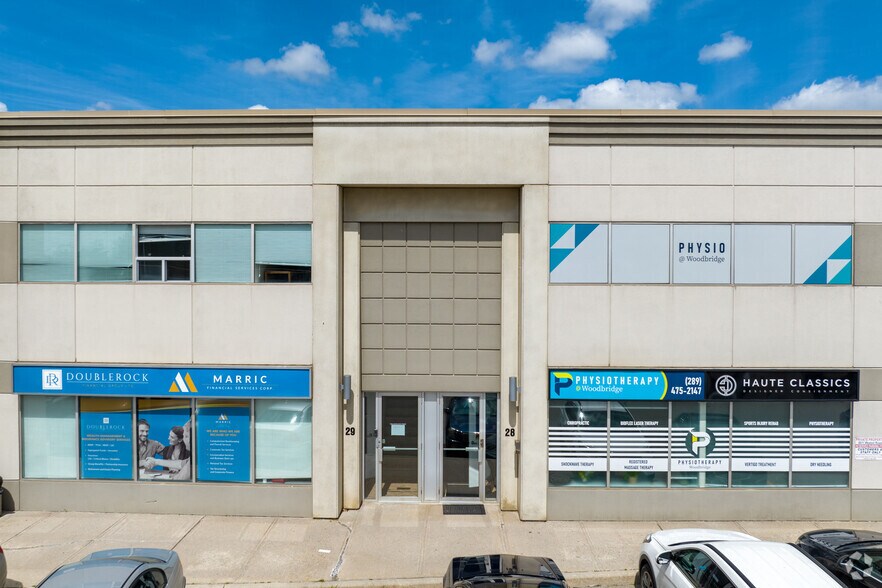 8611 Weston Rd, Vaughan, ON à louer - Photo de l’immeuble – Image 3 sur 4