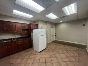 1701 Loretta Ave, Feasterville, PA à louer Photo de l’immeuble– Image 1 sur 5