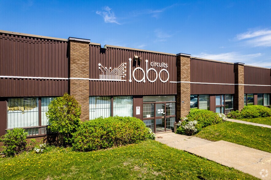 457-533 Rue Deslauriers, Saint-Laurent, Saint-Laurent, QC à louer - Photo de l’immeuble – Image 1 sur 3