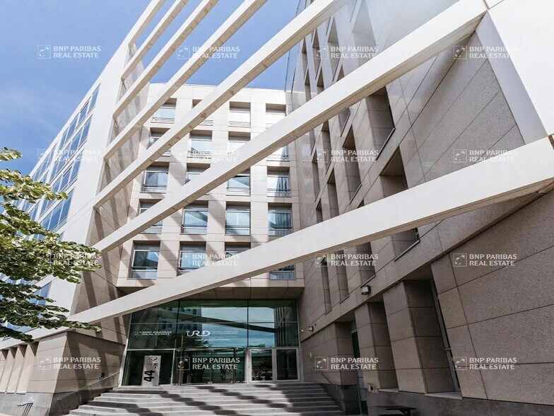 Bureau dans Marseille à louer - Photo de l’immeuble – Image 2 sur 11