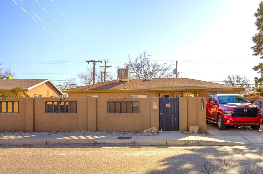 9006 Woodland Ave NE, Albuquerque, NM à vendre - Photo principale – Image 2 sur 23