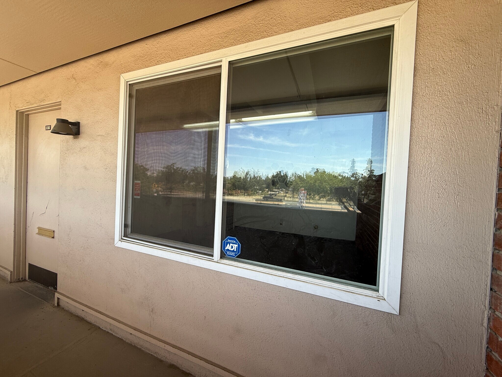 1640 W Mineral King Ave, Visalia, CA à louer Photo intérieure– Image 1 sur 13