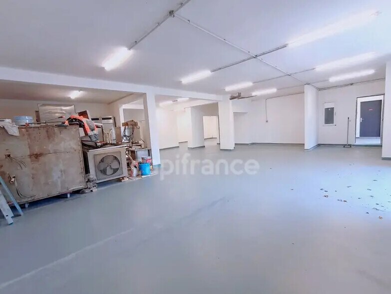 Local d’activités dans Guibeville à louer - Photo de l’immeuble – Image 3 sur 11