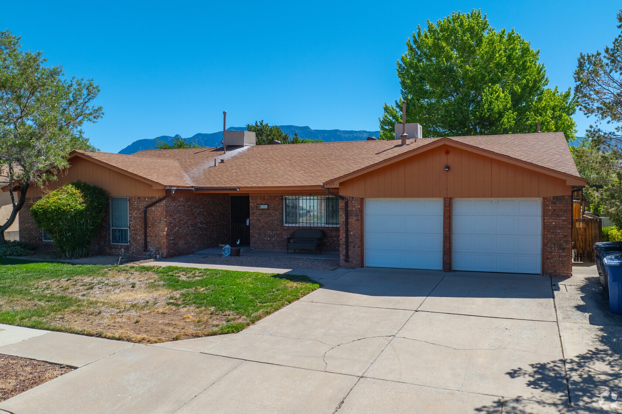 5320 Van Christopher Dr NE, Albuquerque, NM à vendre Photo de l’immeuble– Image 1 sur 16