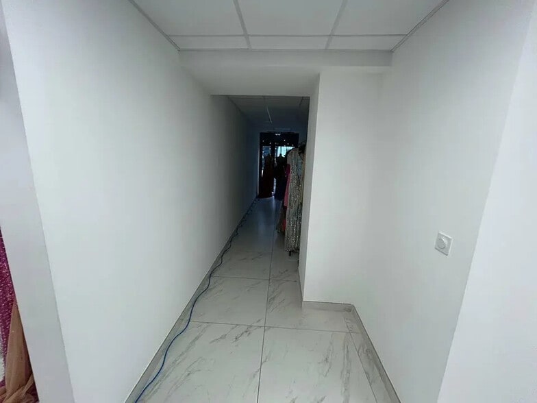 Local commercial dans Avignon à louer - Photo de l’immeuble – Image 2 sur 6