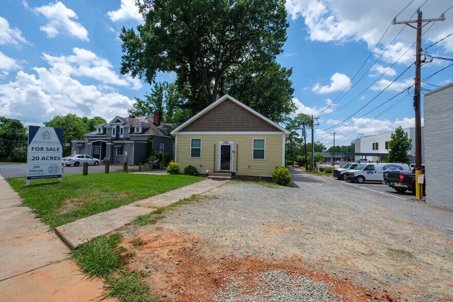 709 Louise Ave, Charlotte, NC à vendre - Photo de l’immeuble – Image 2 sur 4