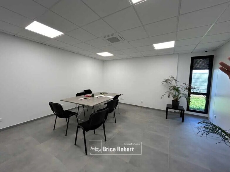 Local d'activités dans Meyzieu à vendre - Photo intérieure – Image 2 sur 13