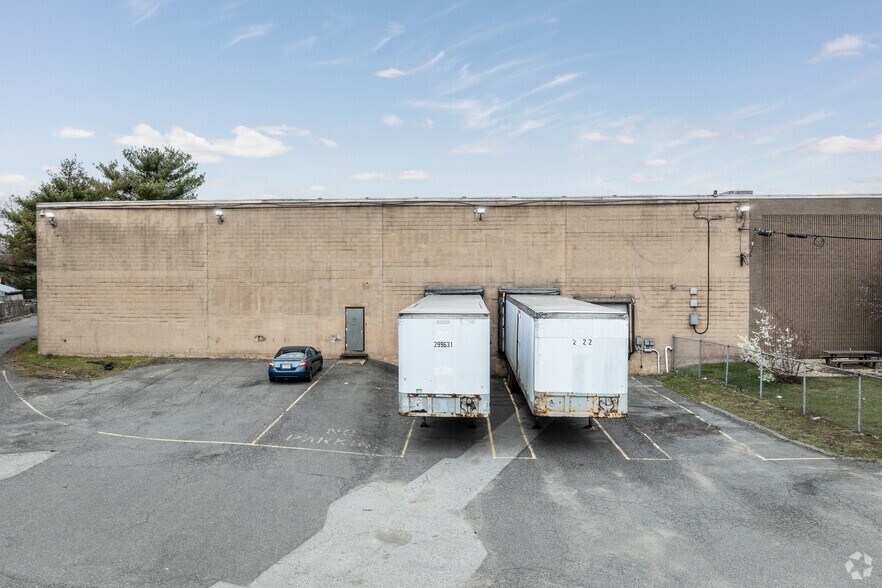 245-275 Secaucus Rd, Secaucus, NJ à louer - Photo de l’immeuble – Image 3 sur 7