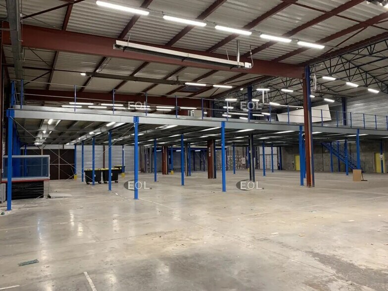 Local d’activités dans Morangis à louer - Photo de l’immeuble – Image 2 sur 9