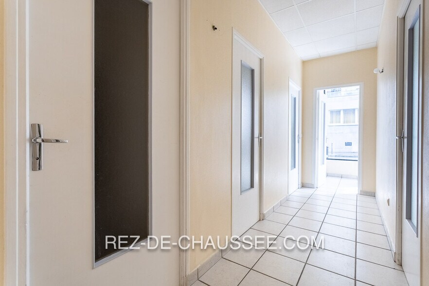 Local commercial dans Paris à vendre - Photo de l’immeuble – Image 3 sur 12