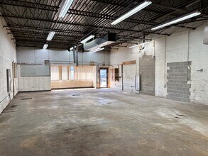 9221 Ravenna Rd, Twinsburg, OH à louer Photo intérieure– Image 2 sur 3