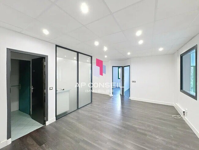 Plus de détails pour Bureau à louer