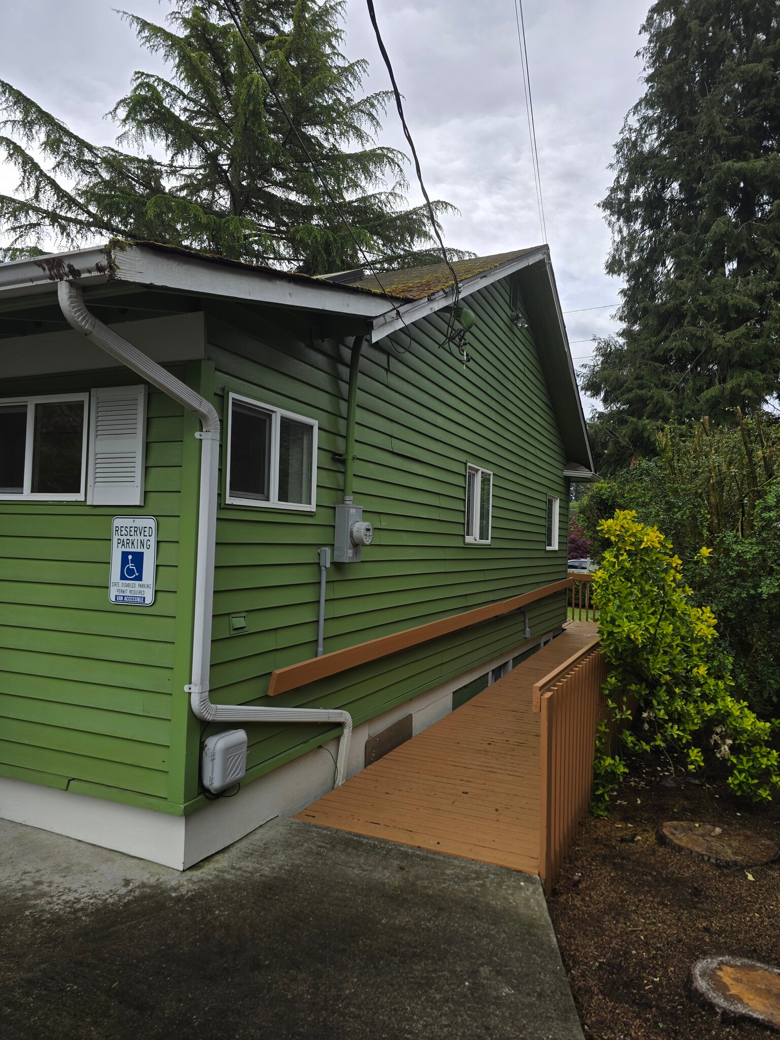 390 E Sunset Way, Issaquah, WA à louer Photo de l’immeuble– Image 1 sur 11