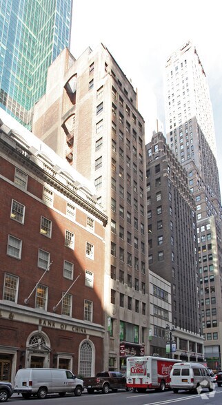 420 Madison Ave, New York, NY à louer - Photo de l’immeuble – Image 1 sur 3