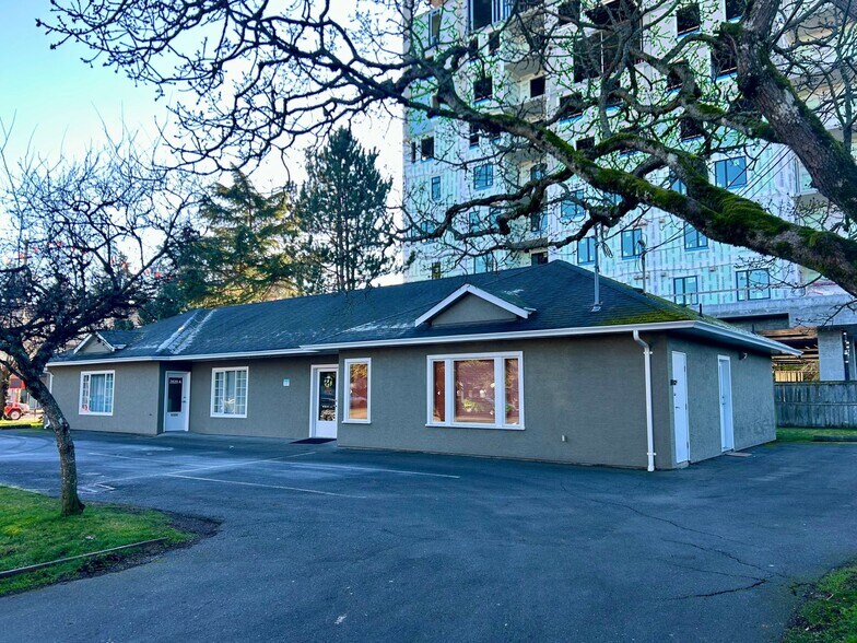 2820 Jacklin Rd, Victoria, BC à vendre - Photo principale – Image 1 sur 1