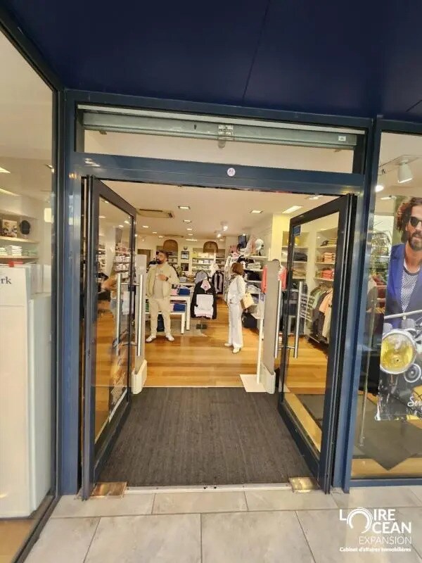 Local commercial dans La Roche-sur-Yon à louer Hall d’entrée– Image 1 sur 5