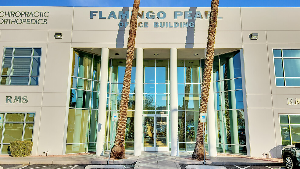 3585 E Flamingo Rd, Las Vegas, NV à louer - Photo de l’immeuble – Image 2 sur 6