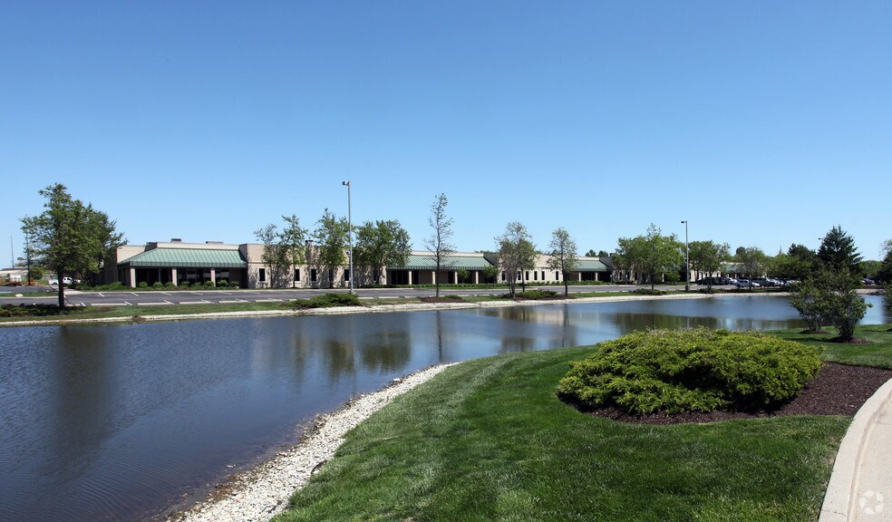 6026 Lakeside Blvd, Indianapolis, IN à louer - Photo de l’immeuble – Image 3 sur 8