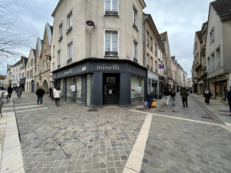 Local commercial dans Chartres à louer - Photo de l’immeuble – Image 1 sur 8
