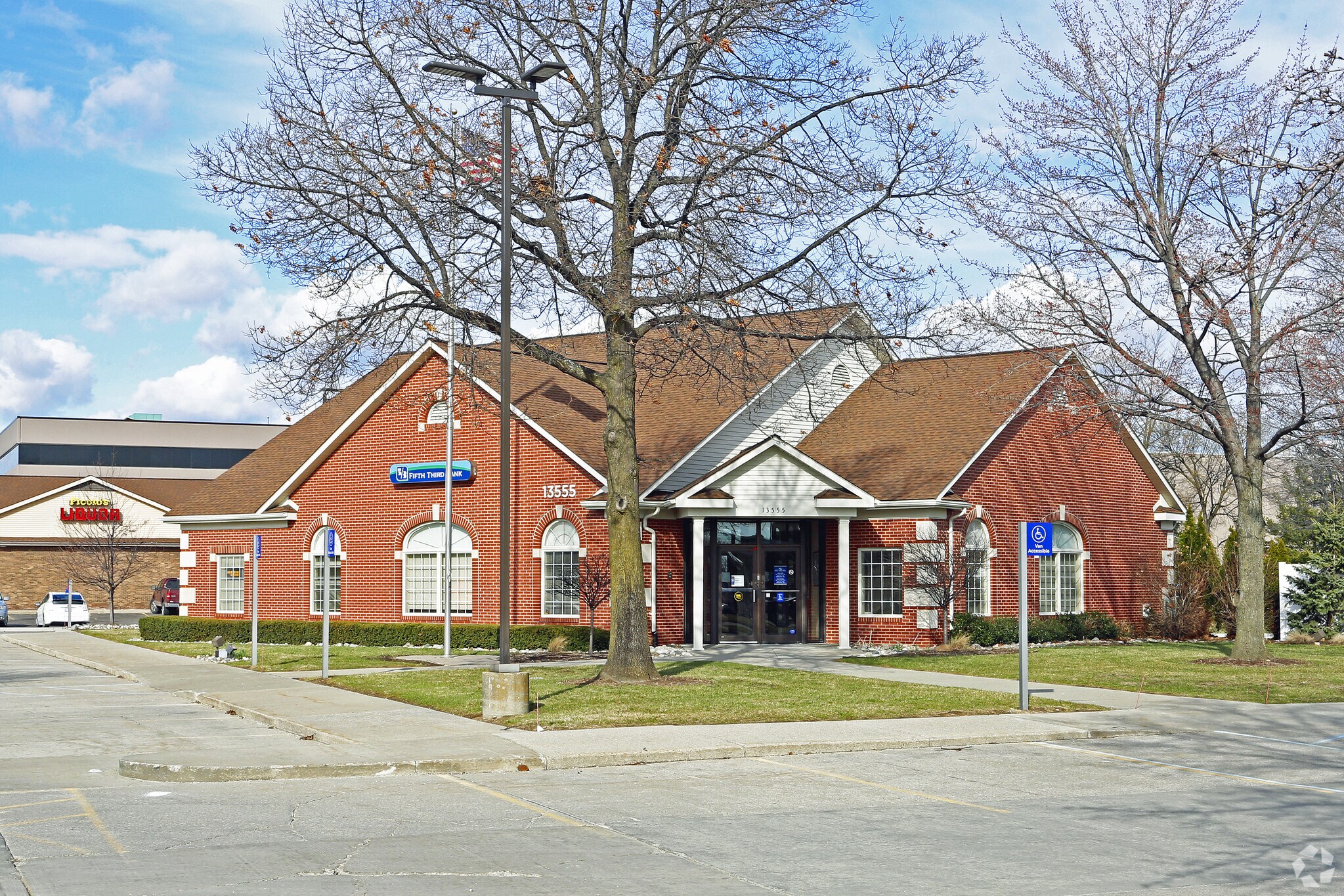 13555 23 Mile Rd, Utica, MI à vendre Photo principale– Image 1 sur 5
