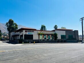 2693 E Washington Blvd, Pasadena, CA à louer Photo intérieure– Image 1 sur 47