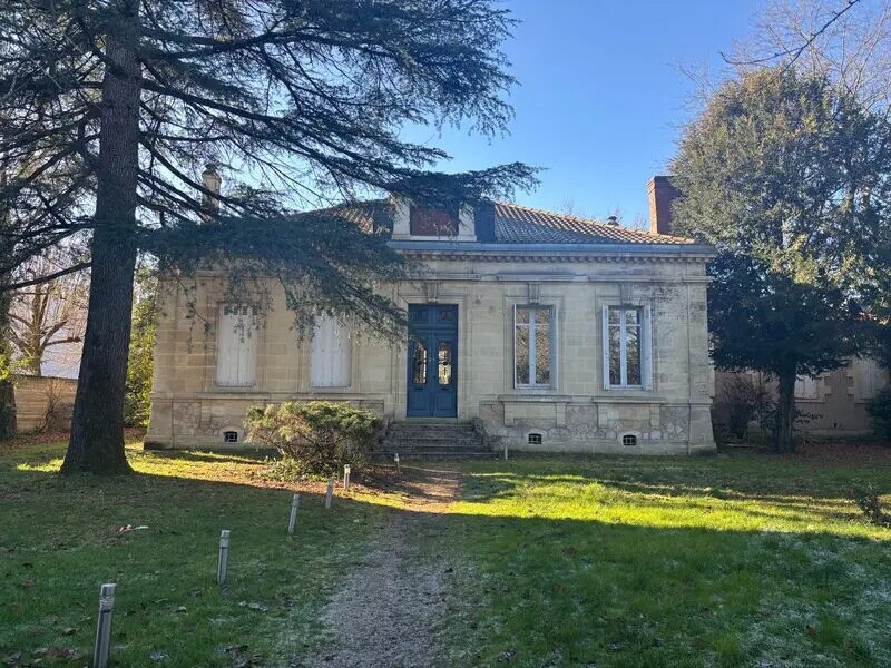 Bureau dans Saint-Médard-en-Jalles à vendre Photo de l’immeuble– Image 1 sur 12