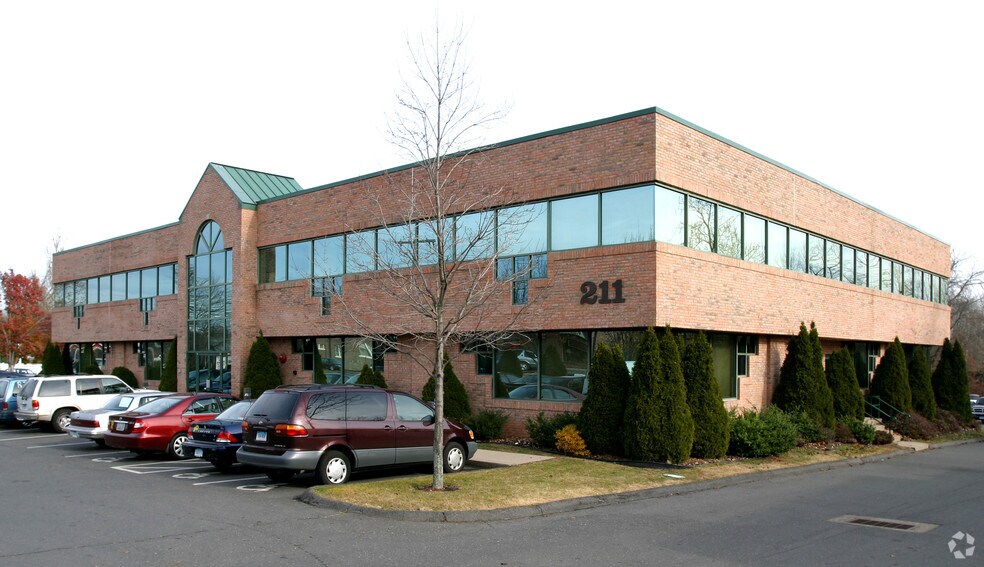 211 New Britain Rd, Berlin, CT à vendre - Photo de l’immeuble – Image 3 sur 4