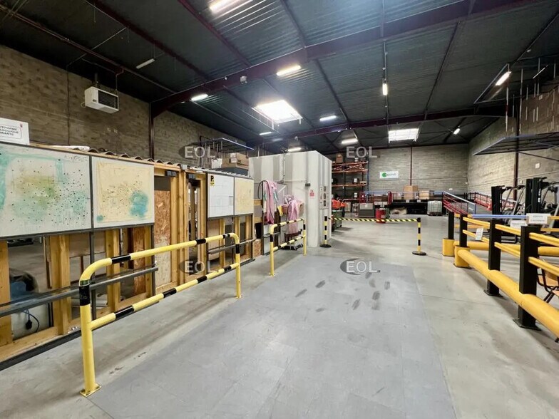Industriel/Logistique dans Saint-Denis à louer - Photo de l’immeuble – Image 1 sur 4