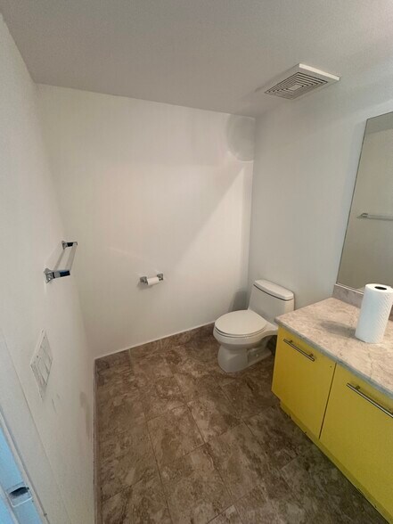 410 Evernia St, West Palm Beach, FL à louer - Photo de l’immeuble – Image 2 sur 5