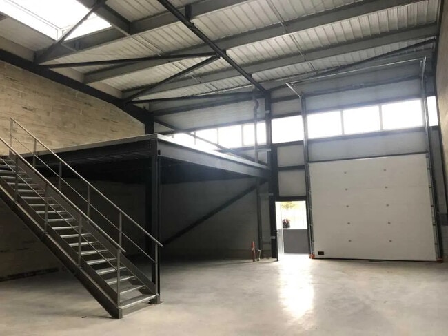 Plus de détails pour Local d’activités à vendre