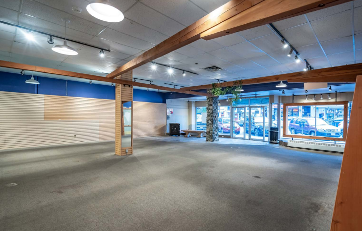 639 Baker St, Nelson, BC à louer - Photo de l’immeuble – Image 3 sur 6